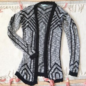 Lightly Loved✨Maurices Black & White knit Cardigan